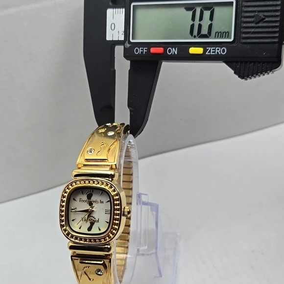 Womens Danbury Mint Footprints In The Sand Gold Tone Stretch Band New Battery